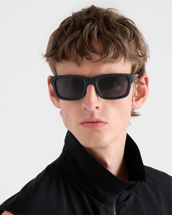 Lunettes de soleil Prada Linea Rossa - Verres gris ardoise Lunettes de soleil Prada Linea Rossa - Verres gris ardoise