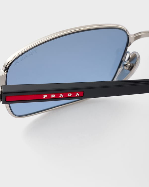 プラダ リネア ロッサ サングラス - ブルーレンズ プラダ リネア ロッサ サングラス - ブルーレンズ