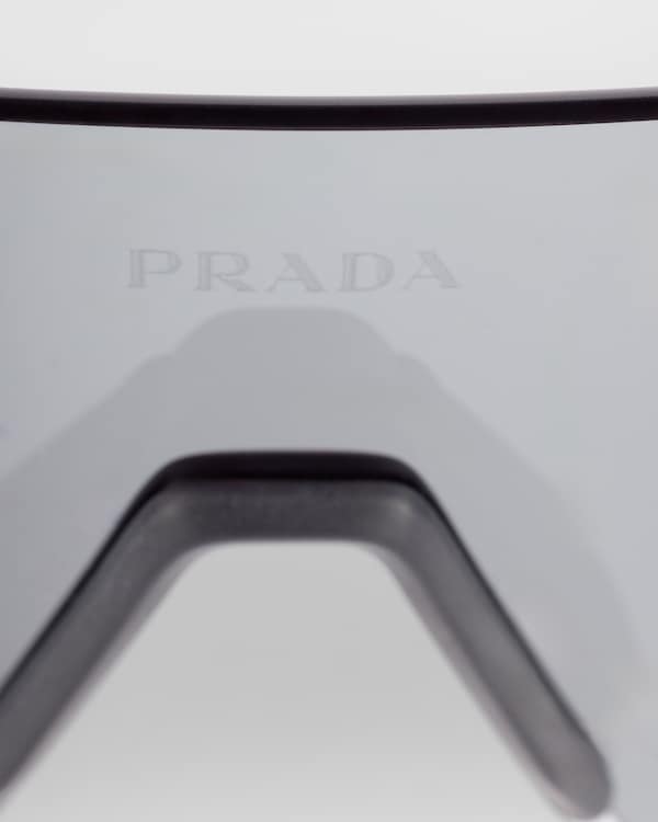 Prada Linea Rossa Active sunglasses - Verspiegelte Gläser In Schwarz Prada Linea Rossa Active sunglasses - Verspiegelte Gläser In Schwarz