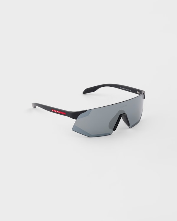 Prada Linea Rossa Active sunglasses - Verspiegelte Gläser In Schwarz Prada Linea Rossa Active sunglasses - Verspiegelte Gläser In Schwarz