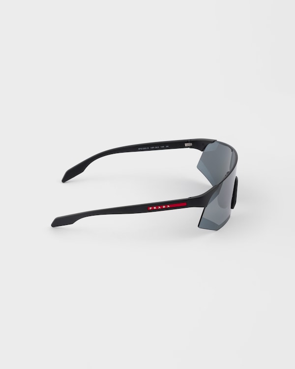Prada Linea Rossa Active sunglasses - Verspiegelte Gläser In Schwarz Prada Linea Rossa Active sunglasses - Verspiegelte Gläser In Schwarz