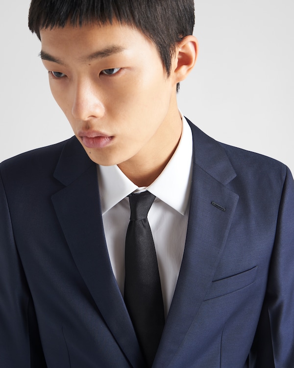 Einreihiger Anzug aus Wolle Einreihiger Anzug aus Wolle