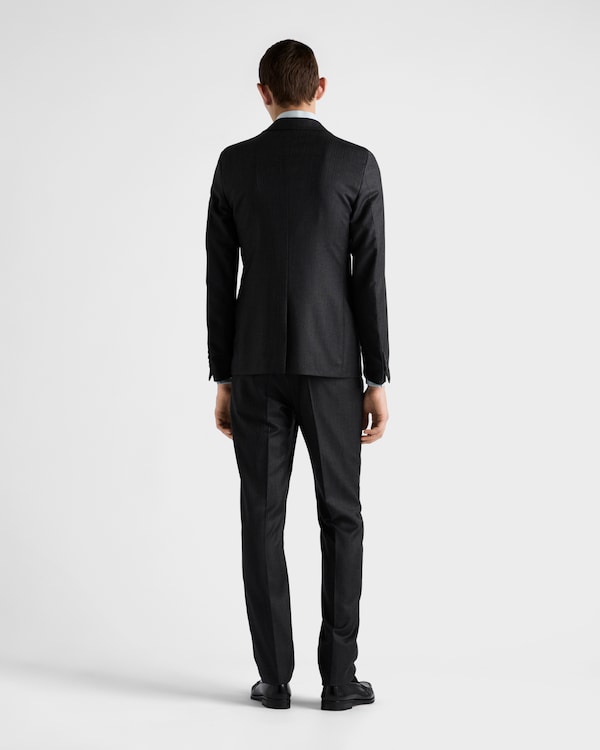 单排扣羊毛和羊绒西装套装 单排扣羊毛和羊绒西装套装