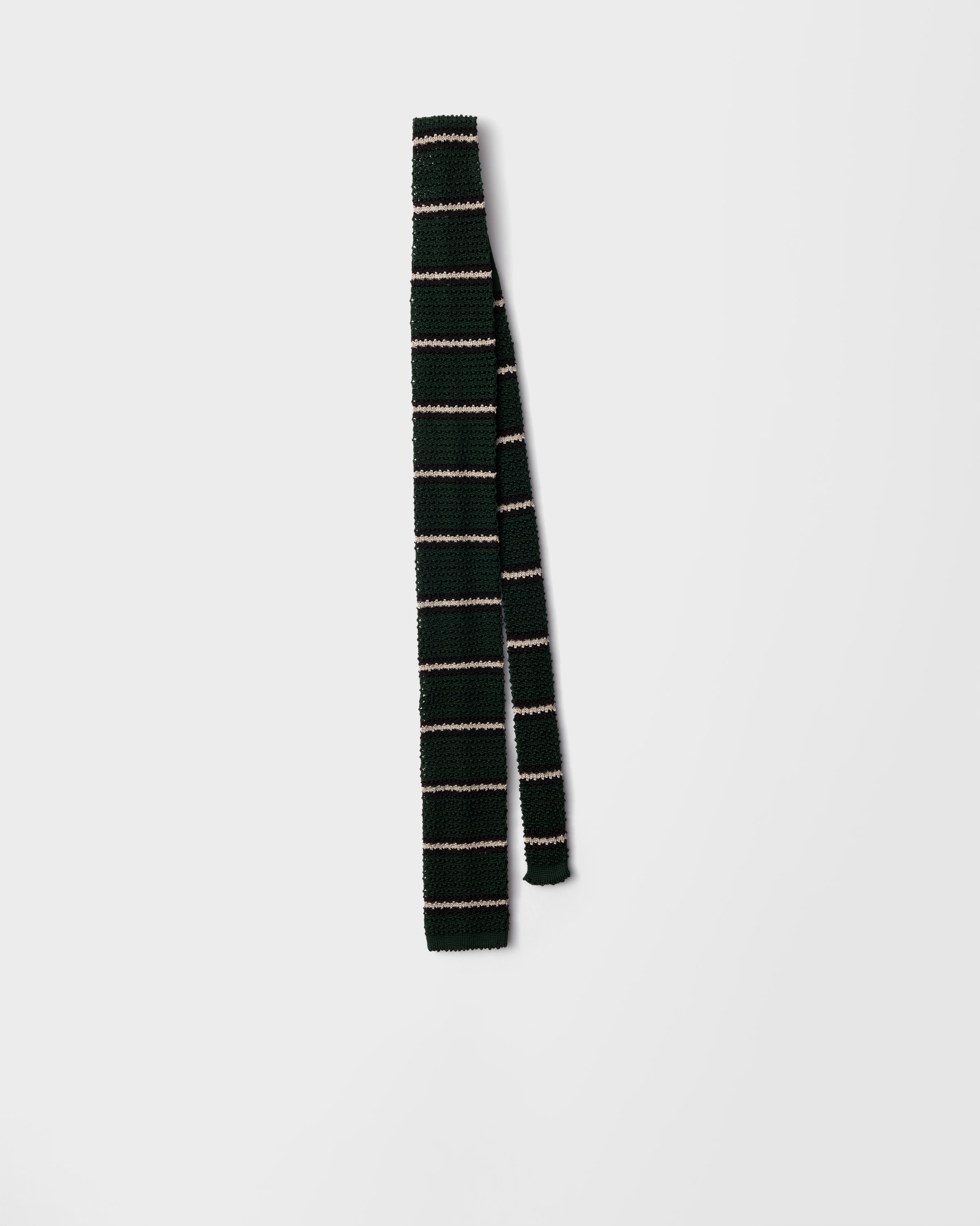 UCR76_19HQ_F0DPQ_S_141_SLF.jpg
