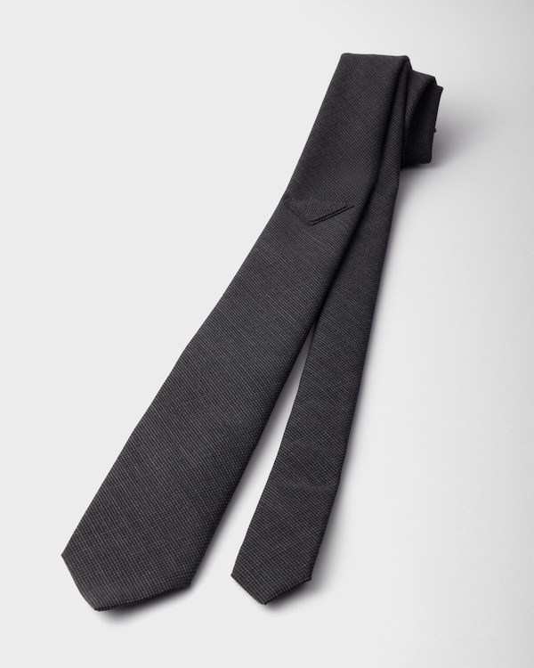 Wool tie Wool tie