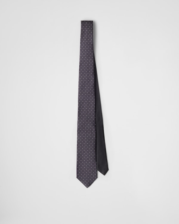 日本未入荷カラー グレー《PRADA》Re-Nylon ギャバジン ネクタイ