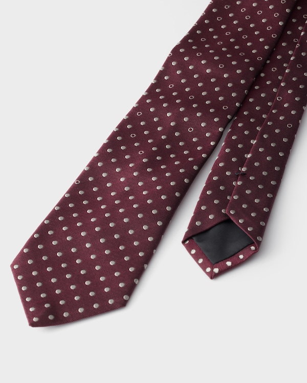 Silk tie