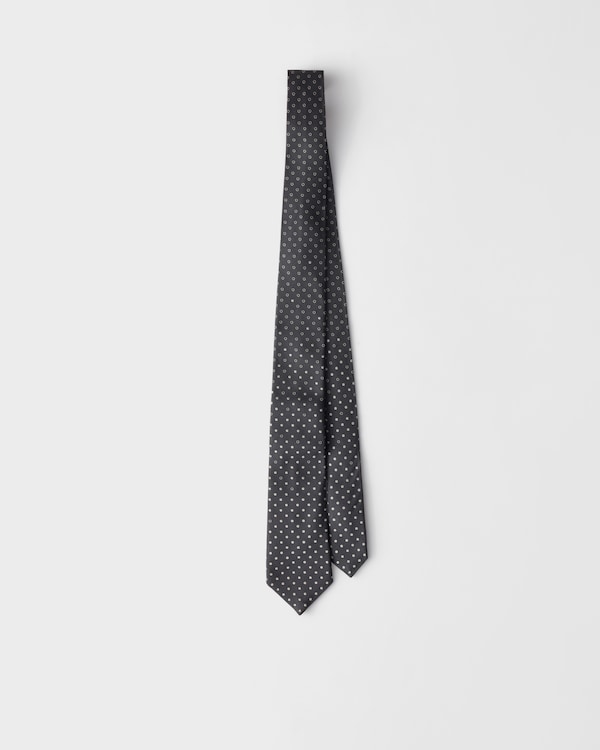 Silk tie