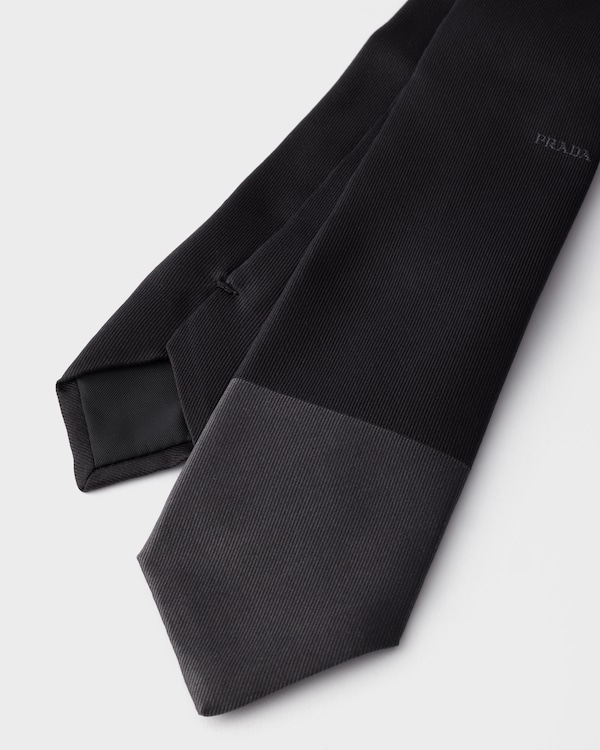 Silk tie