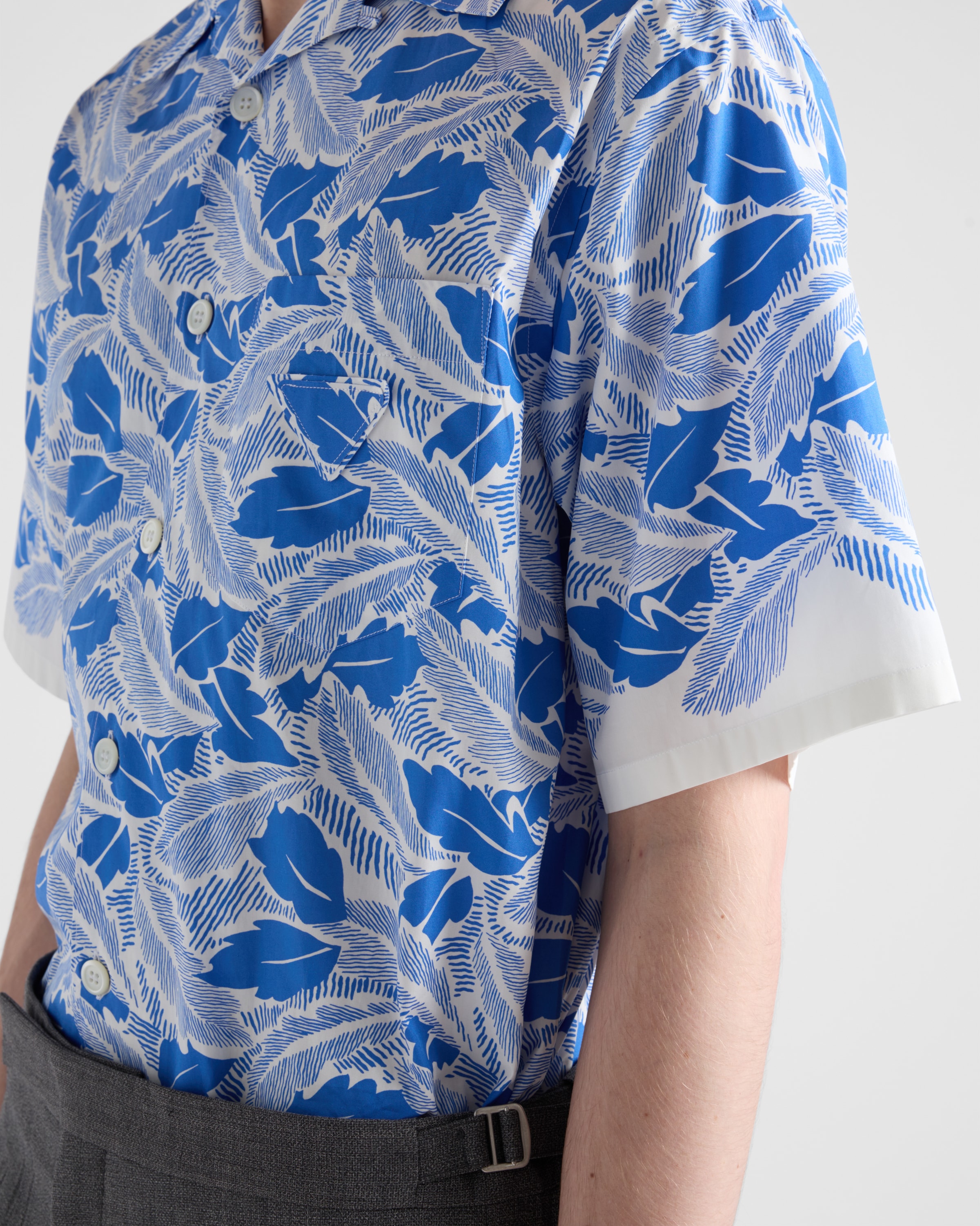 Prada Mens Light Blue Graphic-print Short-sleeve Cotton Shirt Xl In Saphirblau