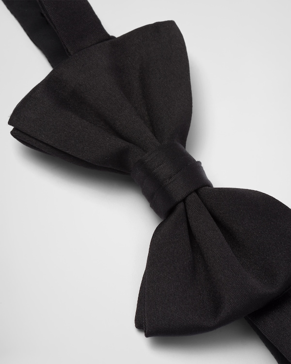 Papillon in satin Papillon in satin