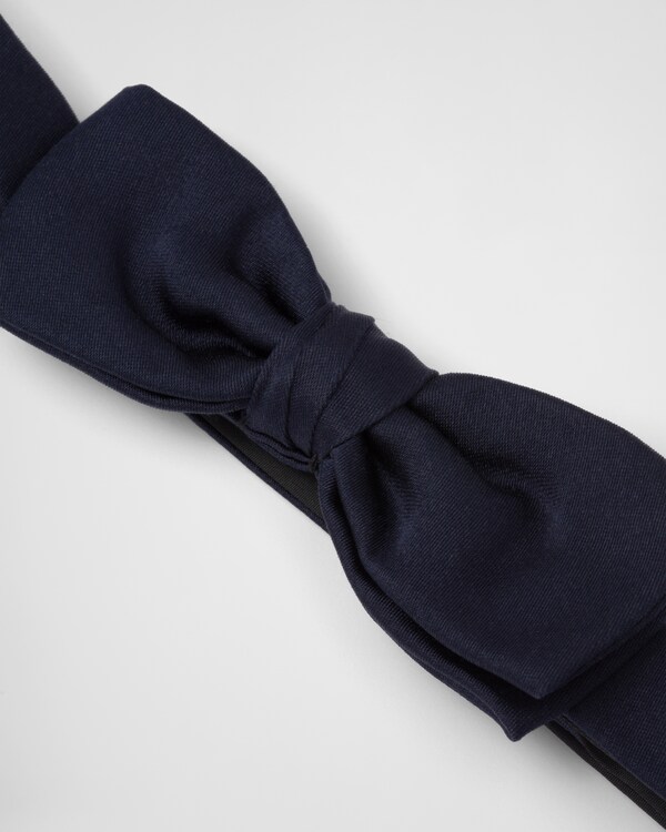 Papillon in satin Papillon in satin