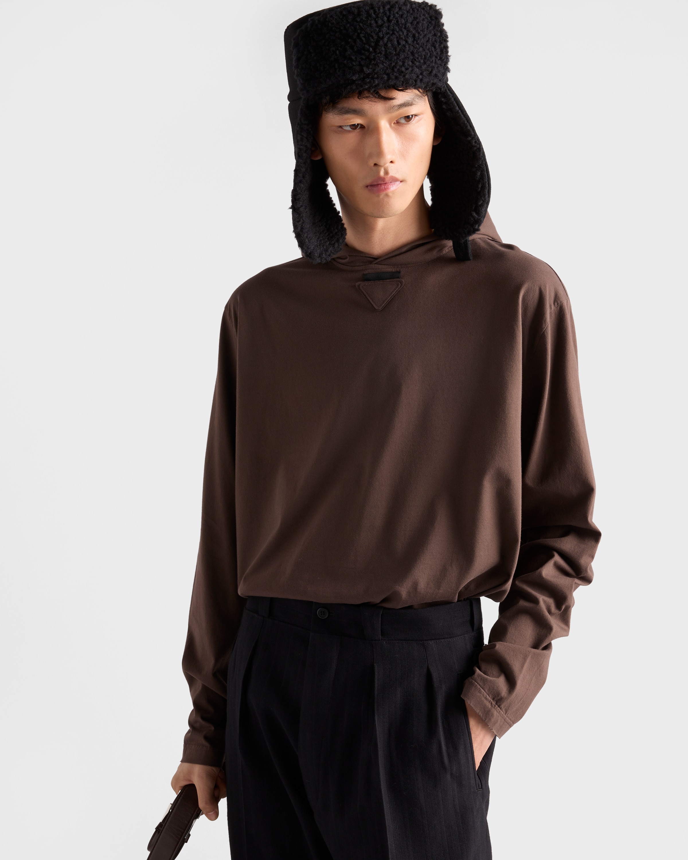 国内発 PRADA ブラウンコットン長袖フーディー ダークブラウン 長袖 コットン フーディー Tシャツ | PRADA
