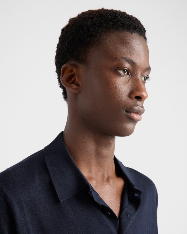 Poloshirt aus Kaschmir und Seide Poloshirt aus Kaschmir und Seide