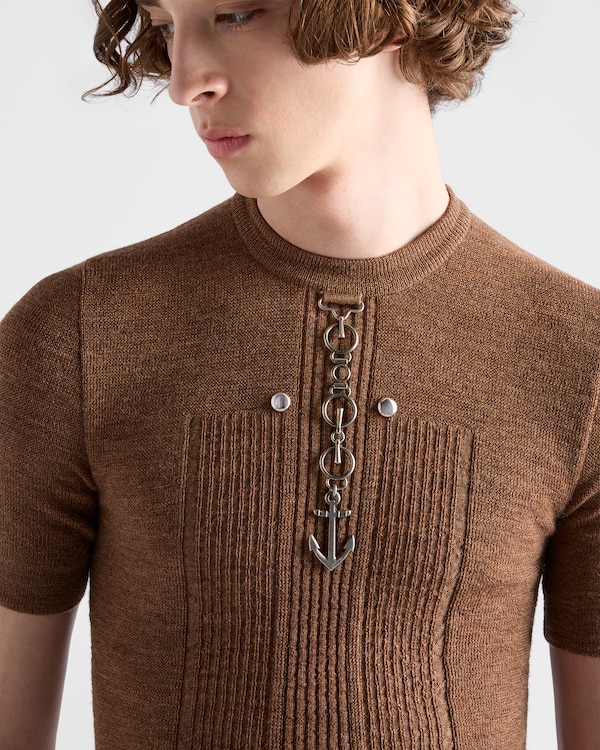 스터드가 있는 울 크루넥 스웨터 스터드가 있는 울 크루넥 스웨터