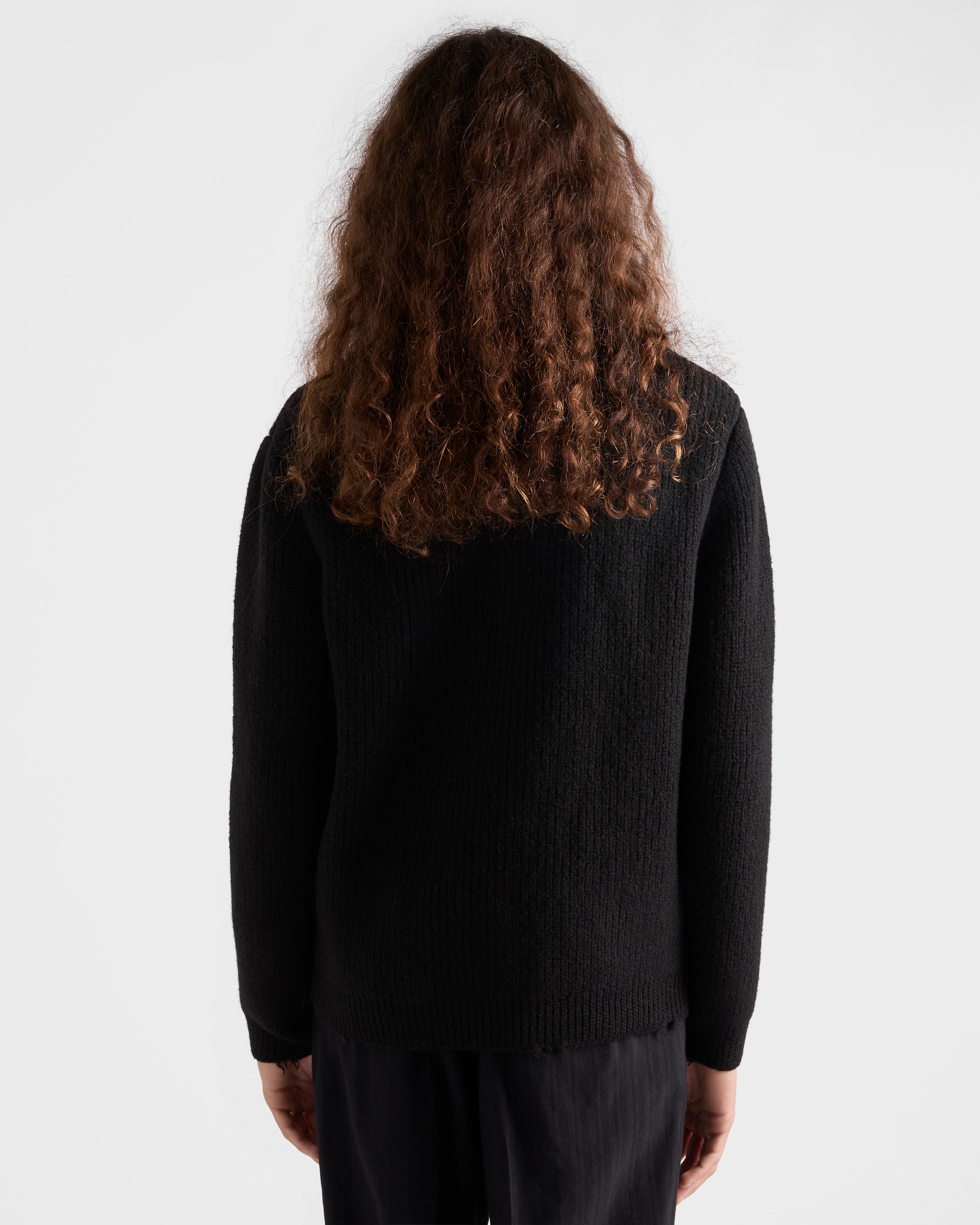 【美品】PRADA プラダ クルーネックウールニット セーター ブラック 44 ブラック ウール クルーネック セーター ペンダント付 | PRADA