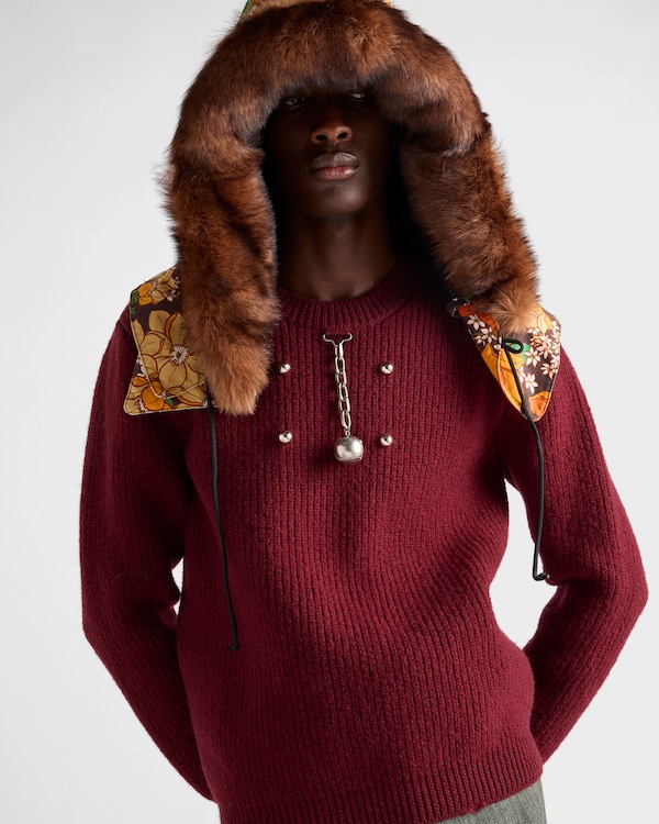 Wool crew-neck sweater with pendant - Amaranth Red/Maize Yellow Wool crew-neck sweater with pendant - Amaranth Red/Maize Yellow