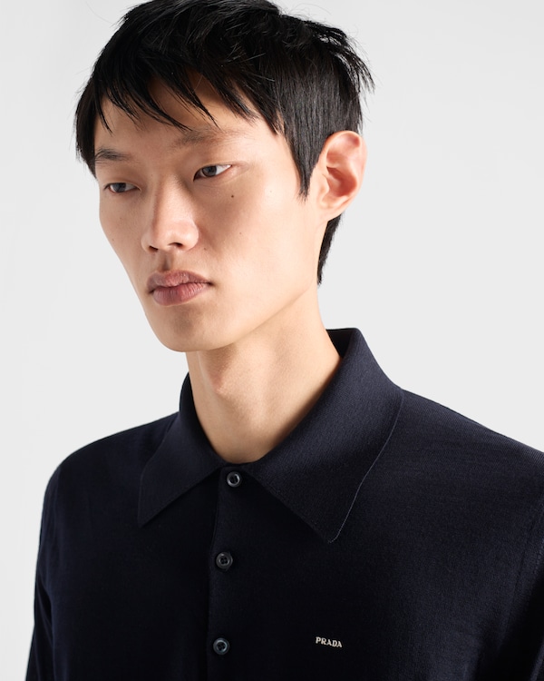 Polo a maniche lunghe in lana pettinata Polo a maniche lunghe in lana pettinata