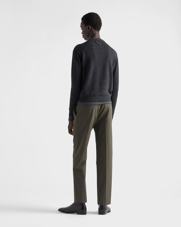 Maglia girocollo in cashmere Maglia girocollo in cashmere