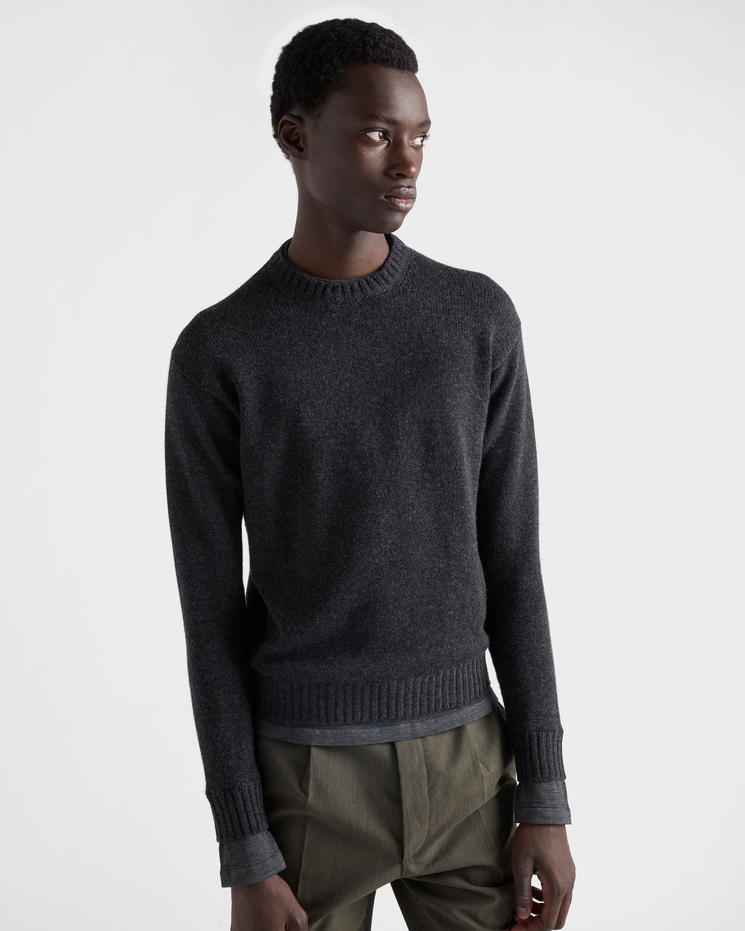 PRADA ダークグレー クルーネックセーター36 Anthracite Gray Cashmere Crew-neck Sweater | PRADA