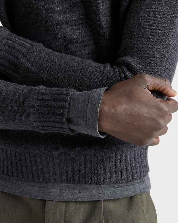 Maglia girocollo in cashmere Maglia girocollo in cashmere