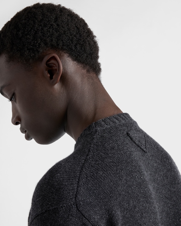 Maglia girocollo in cashmere Maglia girocollo in cashmere