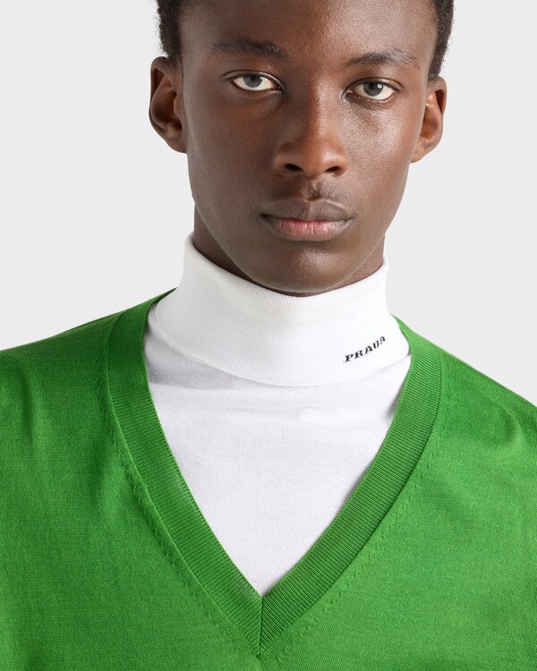 코튼 브이넥 스웨터 - 그린 코튼 브이넥 스웨터 - 그린