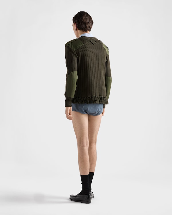 프린지 울 스웨터 - 밀리터리 그린 프린지 울 스웨터 - 밀리터리 그린