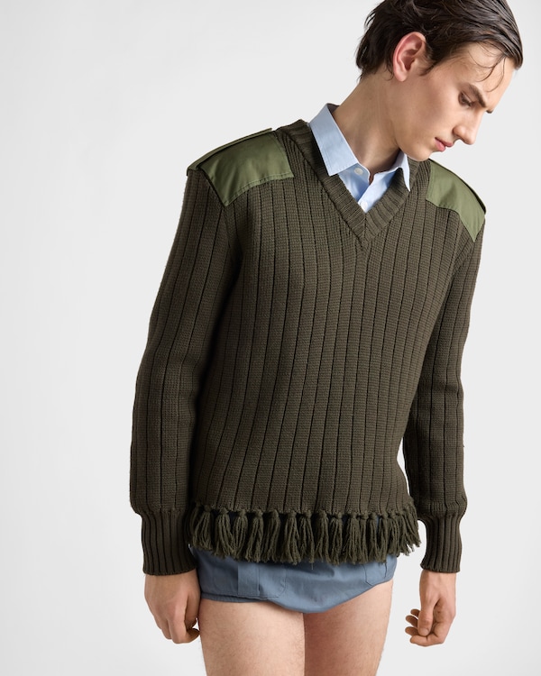 프린지 울 스웨터 - 밀리터리 그린 프린지 울 스웨터 - 밀리터리 그린