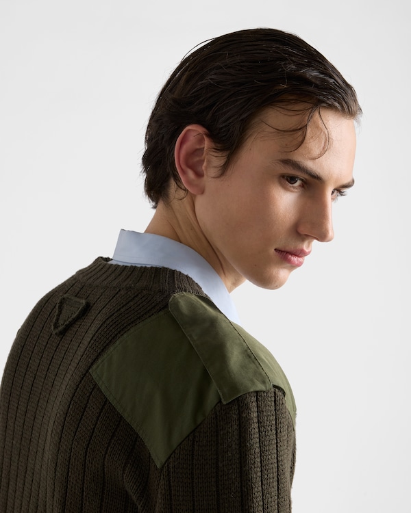 프린지 울 스웨터 - 밀리터리 그린 프린지 울 스웨터 - 밀리터리 그린