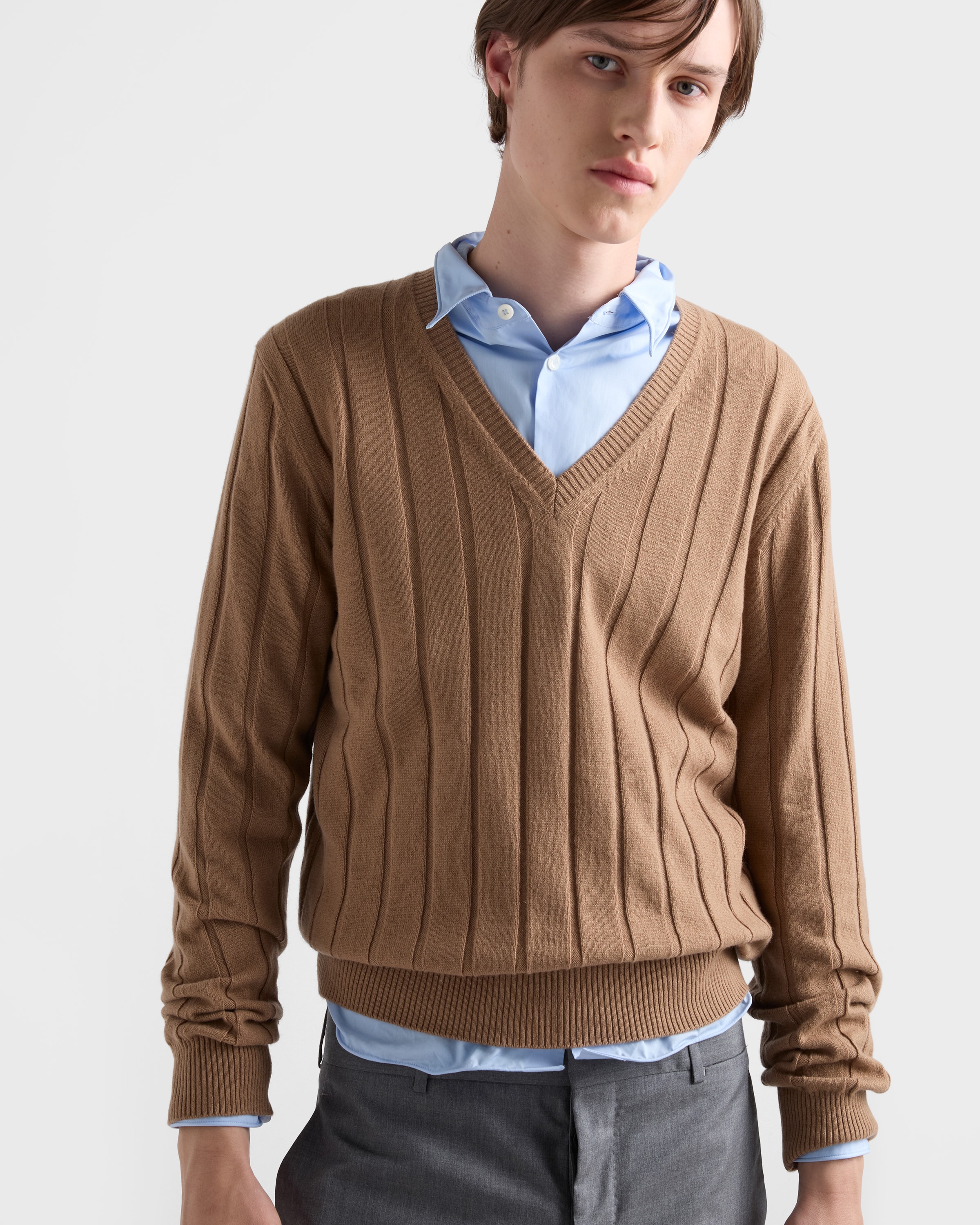 キャメルブラウン カシミヤ Vネック セーター | PRADA