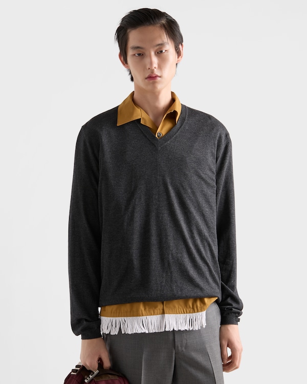Pullover aus Seide und Kaschmir mit V-Ausschnitt - Anthrazitgrau Pullover aus Seide und Kaschmir mit V-Ausschnitt - Anthrazitgrau