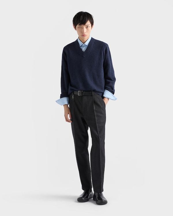 Pull à col V en Re-Cashmere - Bleu Indigo Pull à col V en Re-Cashmere - Bleu Indigo