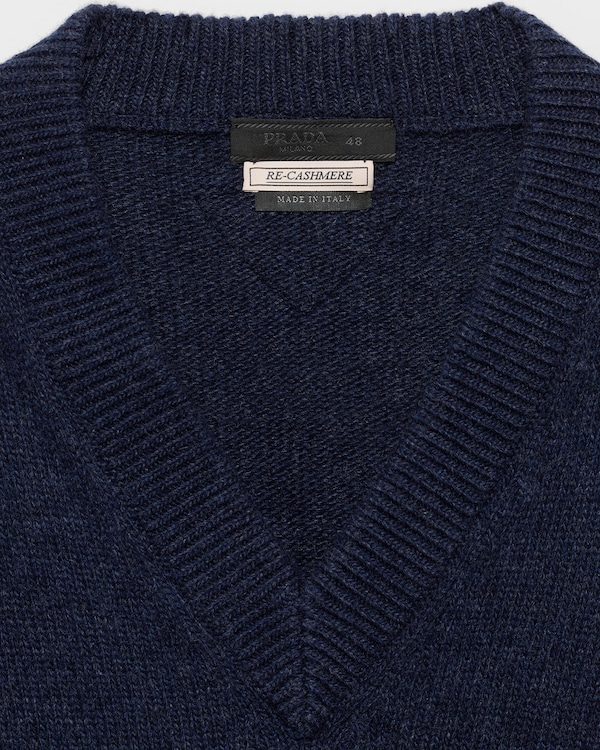 Pull à col V en Re-Cashmere - Bleu Indigo Pull à col V en Re-Cashmere - Bleu Indigo