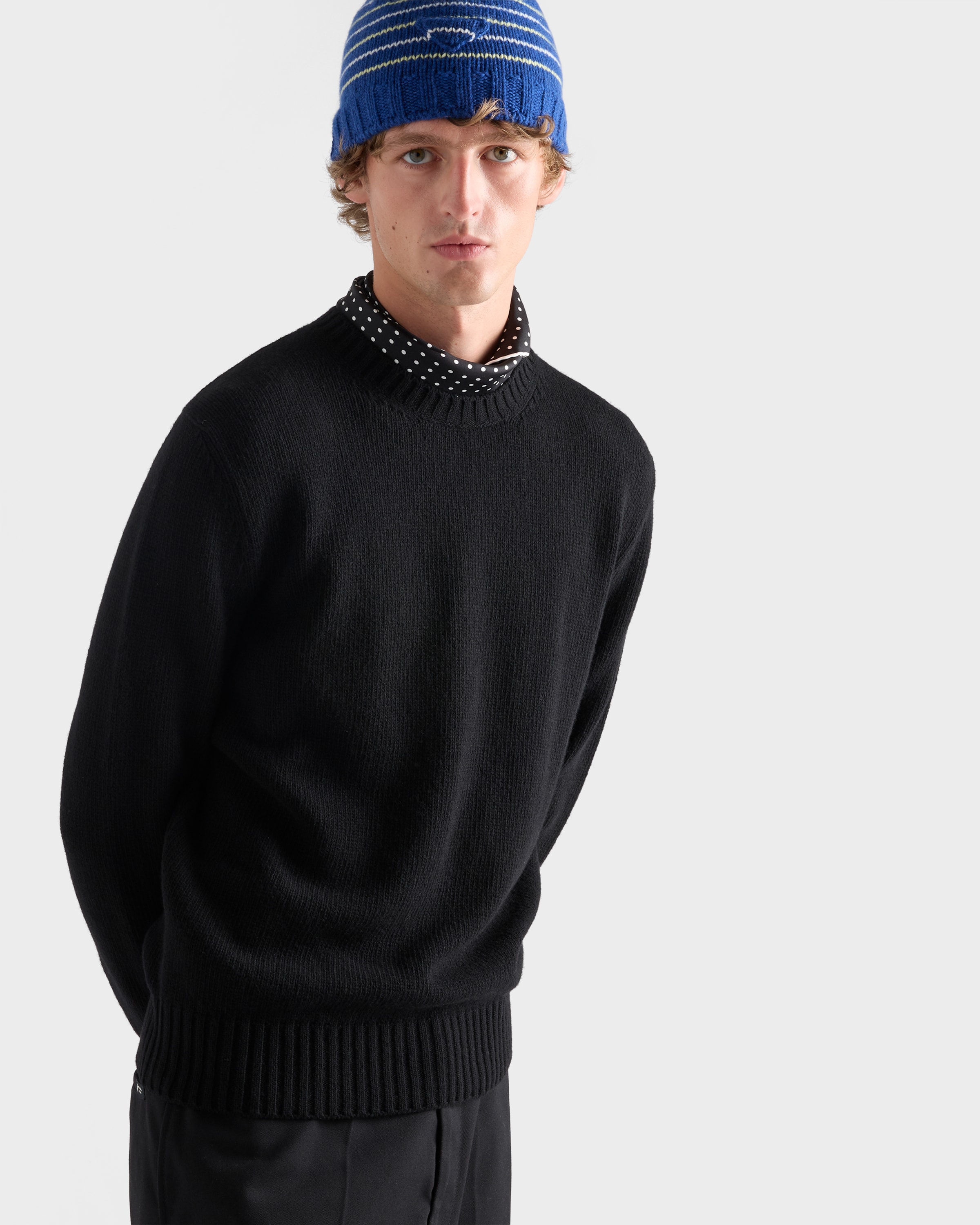 ブラック ウール カシミヤ クルーネック セーター | PRADA - 日本