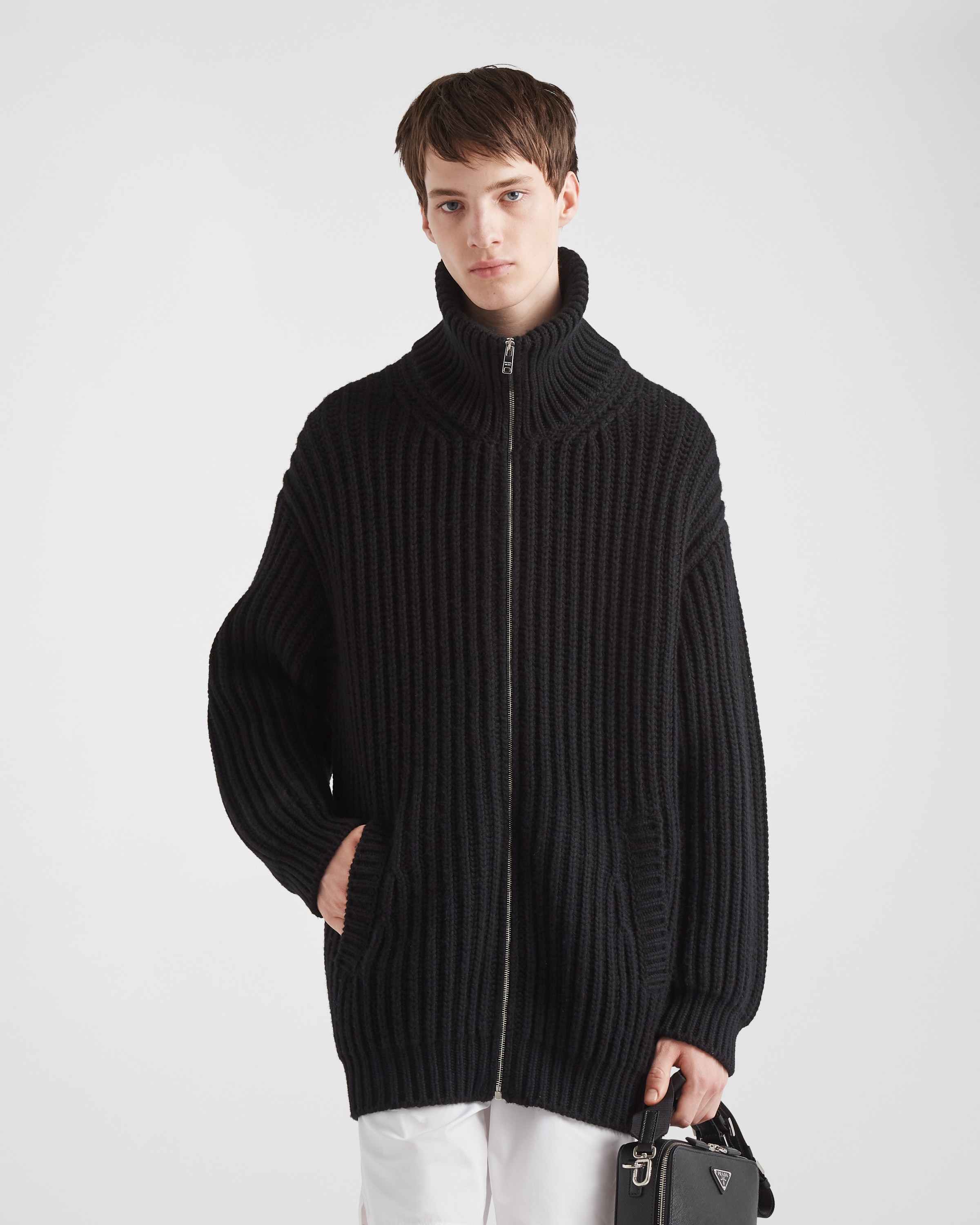 Prada Oversize-strickjacke Aus Kaschmir In Schwarz