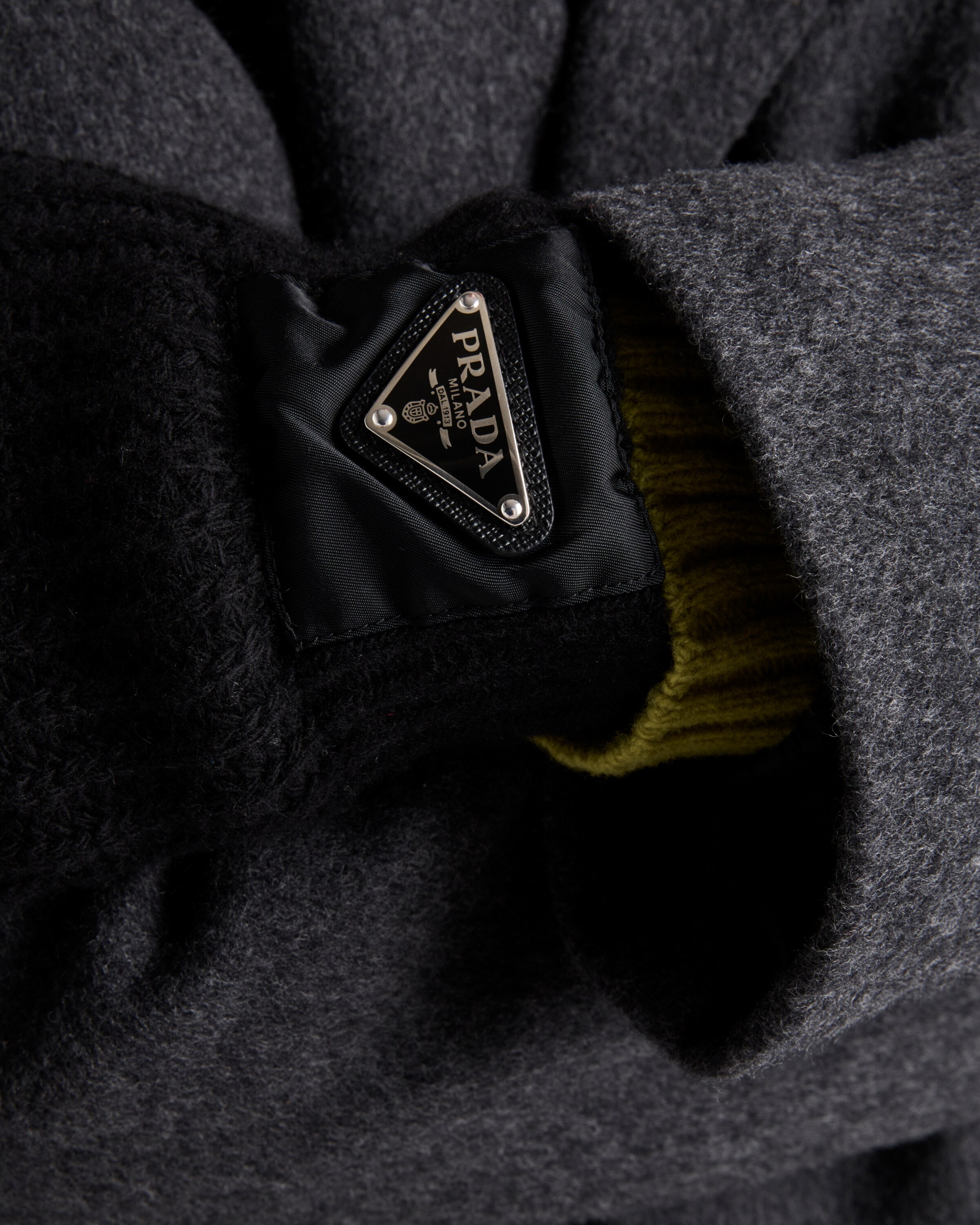 Prada Wool And Cashmere Gloves In Black