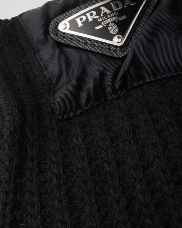 Wool and cashmere gloves Wool and cashmere gloves