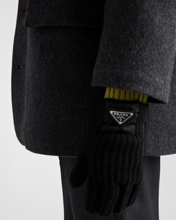 Wool and cashmere gloves Wool and cashmere gloves