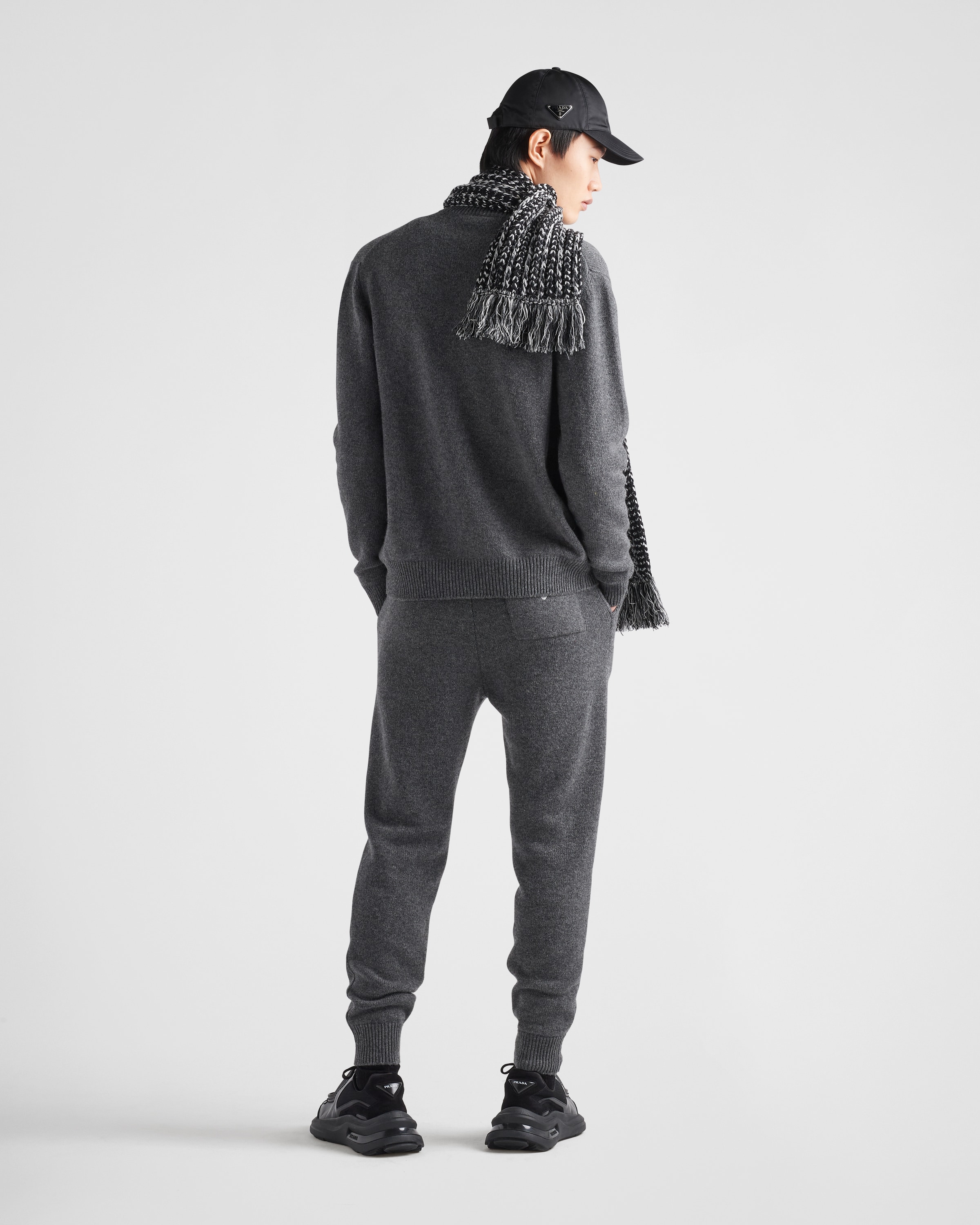ボトムスその他 PRADA Grey cashmere blend joggers (22231S2211Z8G F0118) Slate Gray Cashmere pants | PRADA