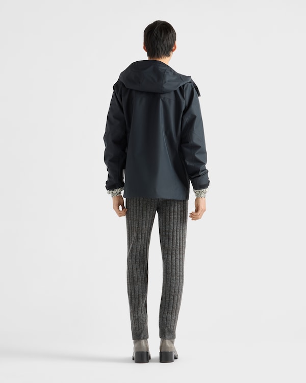 Pantaloni in lana e cashmere Pantaloni in lana e cashmere