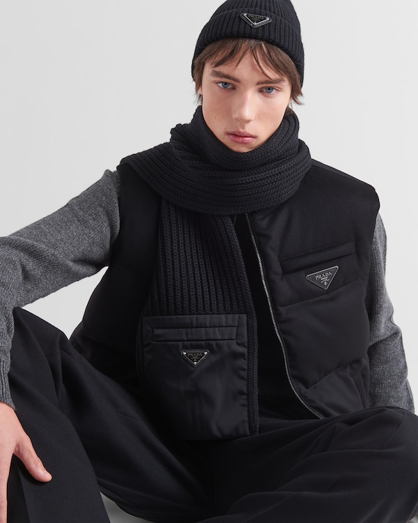 Schal aus Wolle und Gabardine Re-Nylon Schal aus Wolle und Gabardine Re-Nylon