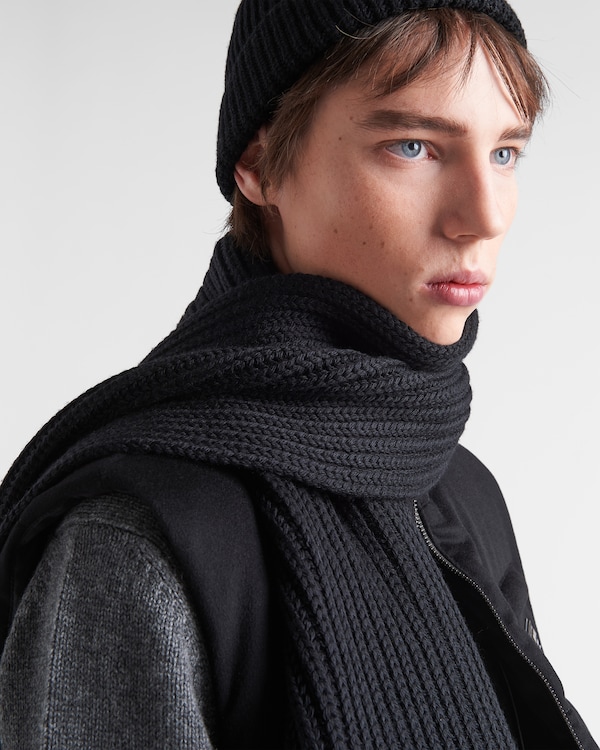 Schal aus Wolle und Gabardine Re-Nylon Schal aus Wolle und Gabardine Re-Nylon