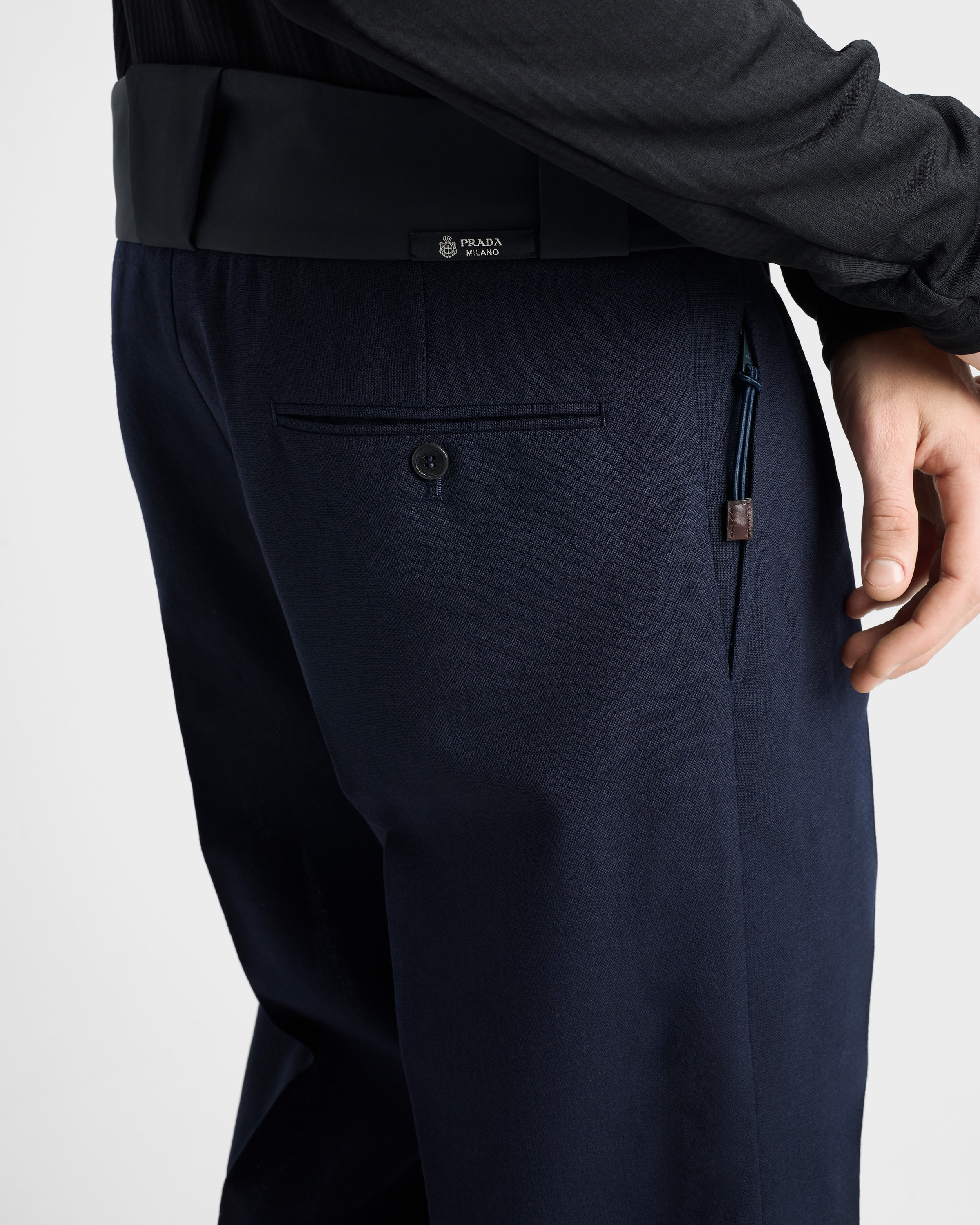 Wool pants with technical details