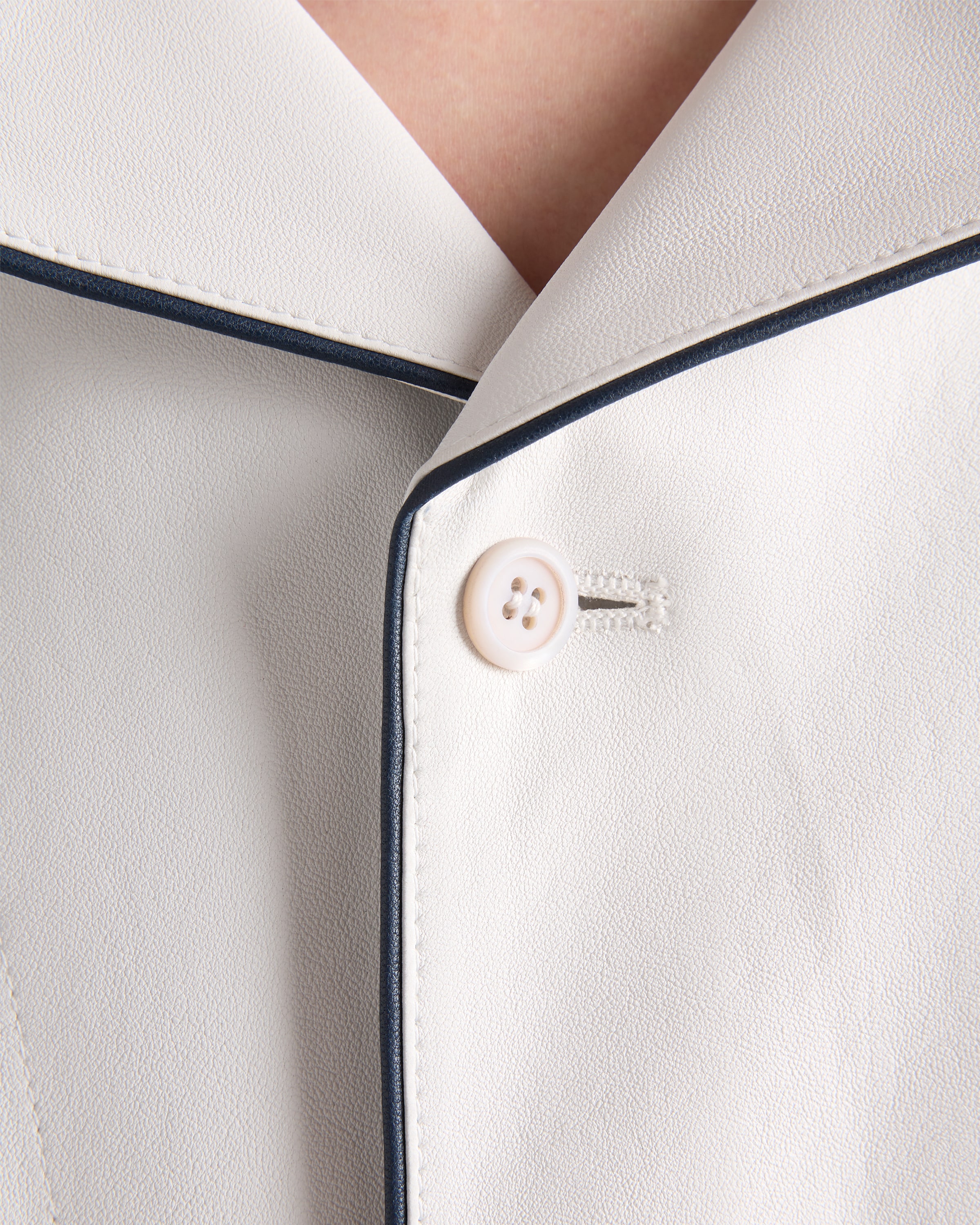 nel☆美品☆プラダ☆ベージュ☆無地☆国内正規品☆アイボリー☆358 White Nappa leather shirt | PRADA