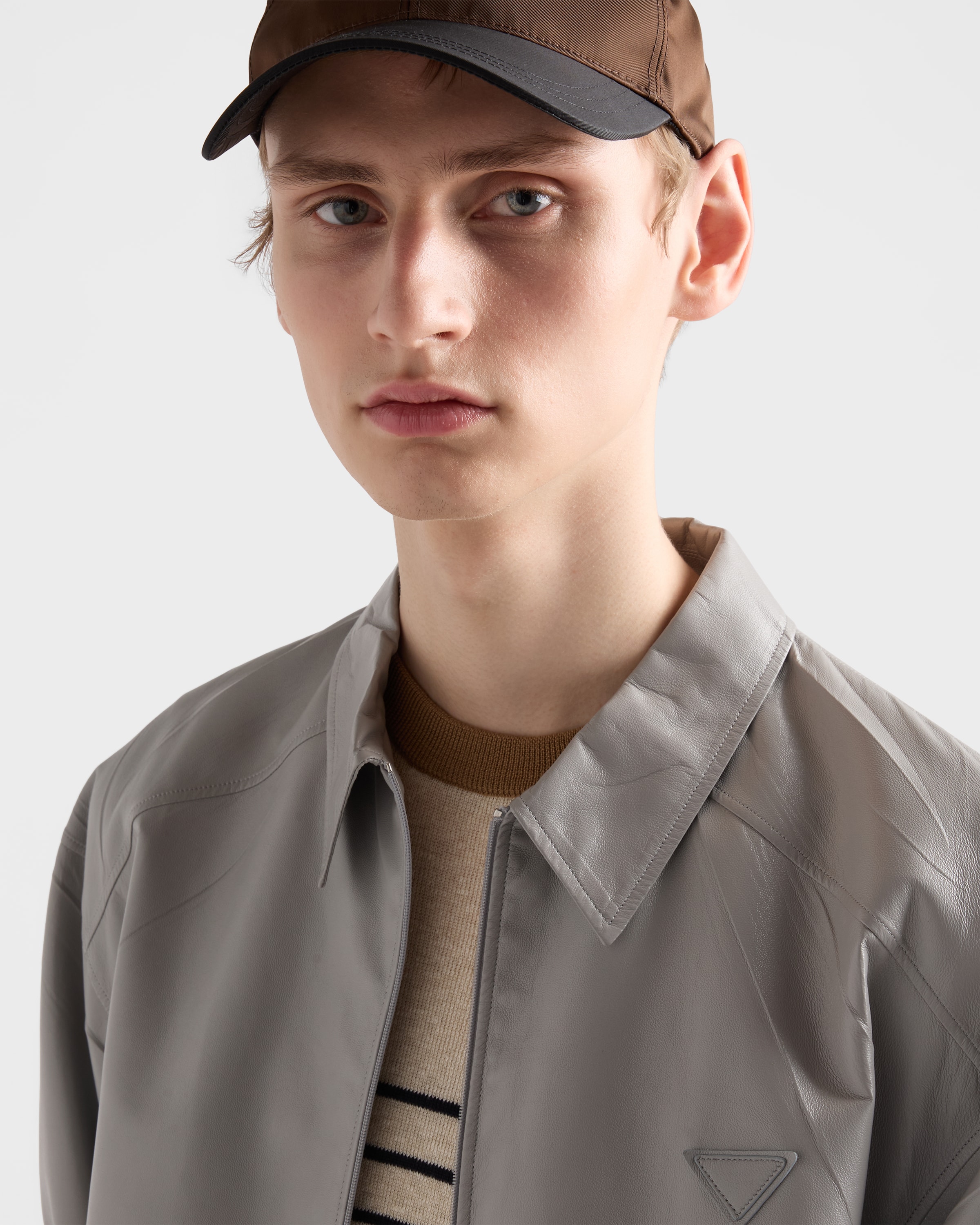 グラナイトグレー 半袖ナッパレザーシャツ | PRADA - 日本