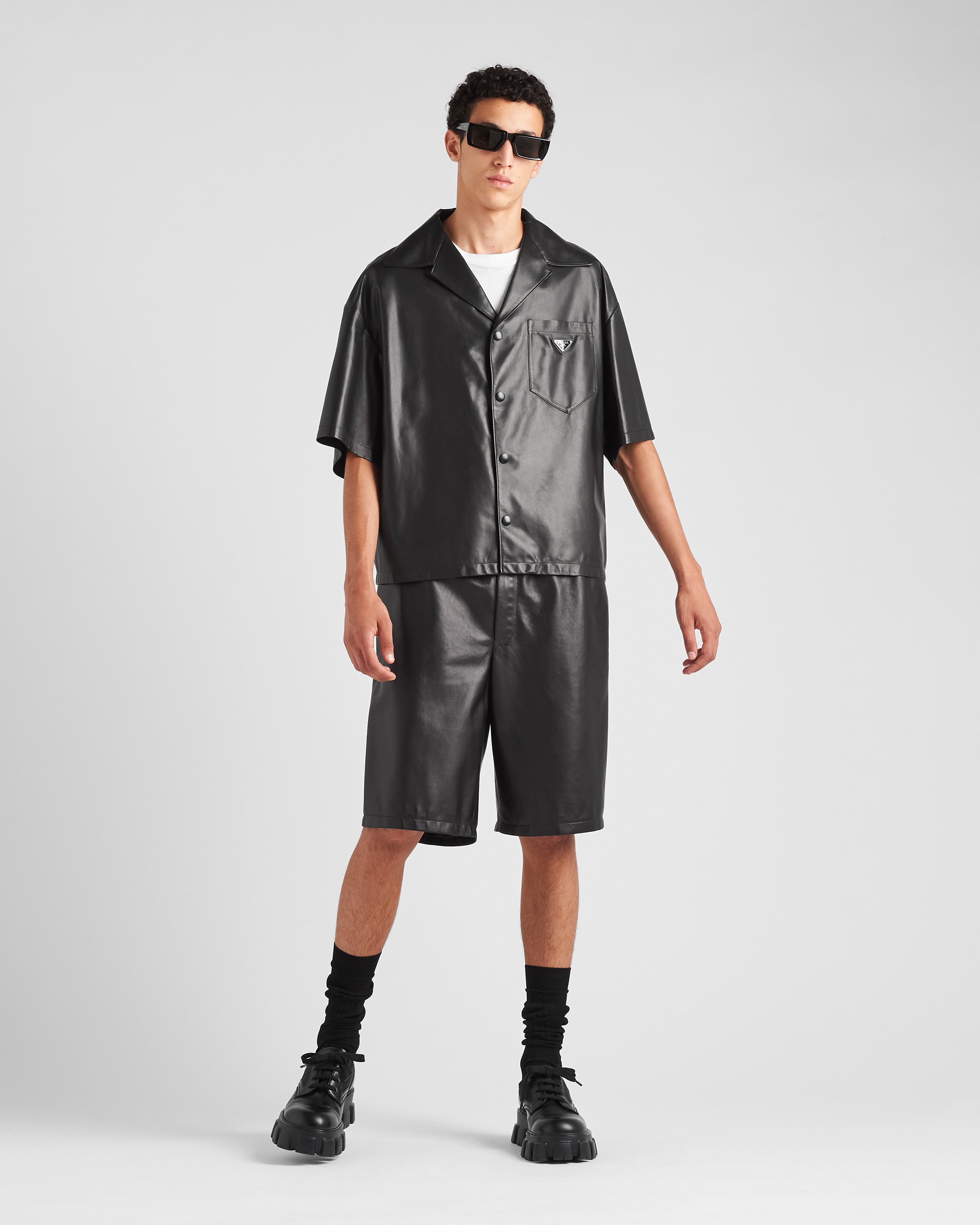 注目の新作♪【PRADA】ナッパレザーミニ ショートパンツ 直営店○PRADA○ナッパレザーショートパンツ (PRADA/ショート