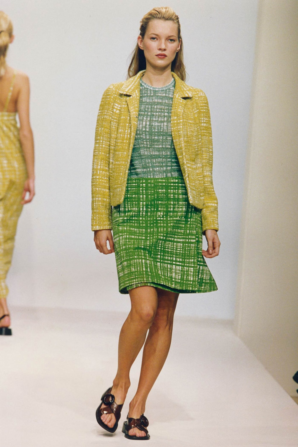 Look 16