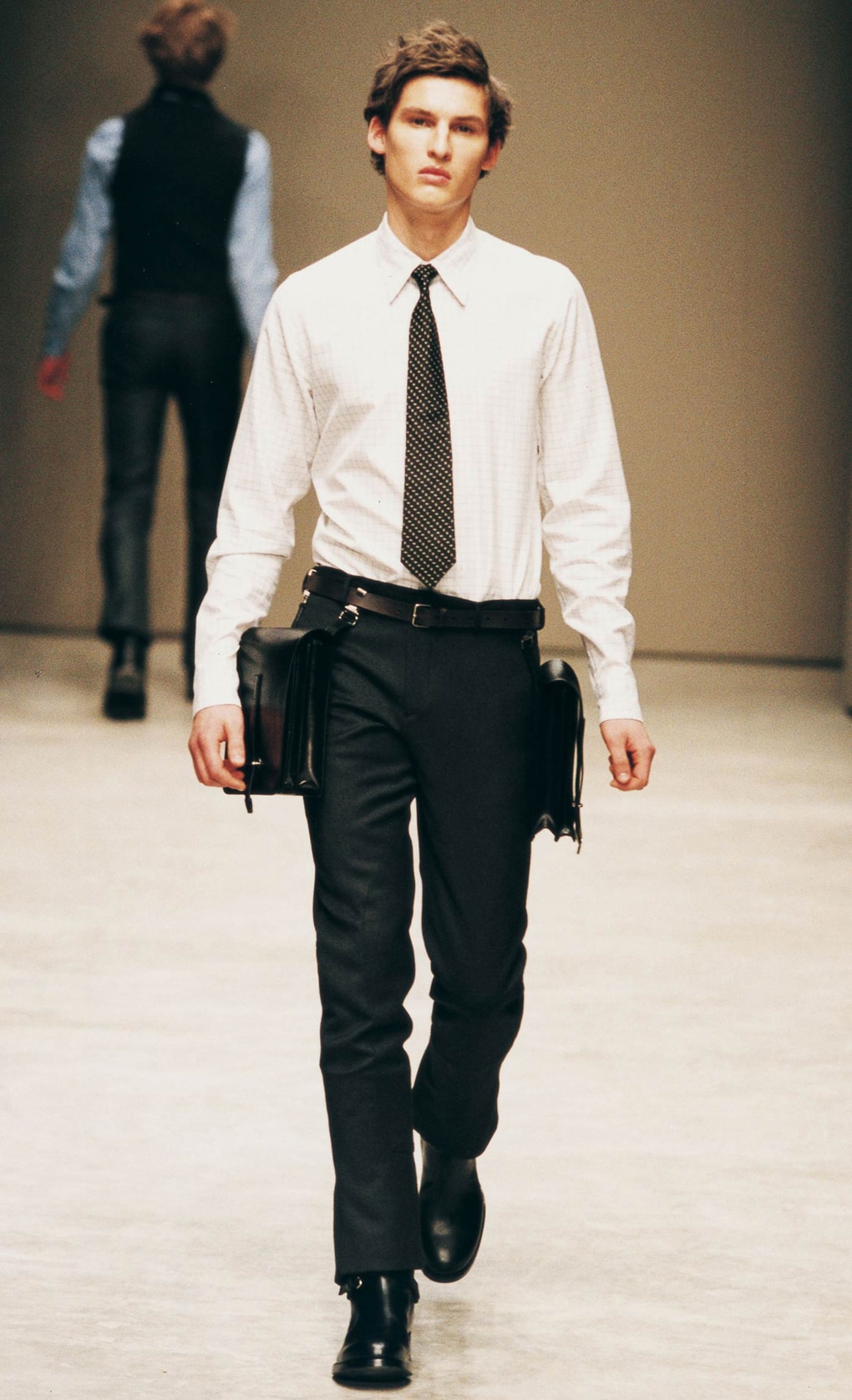Look 16