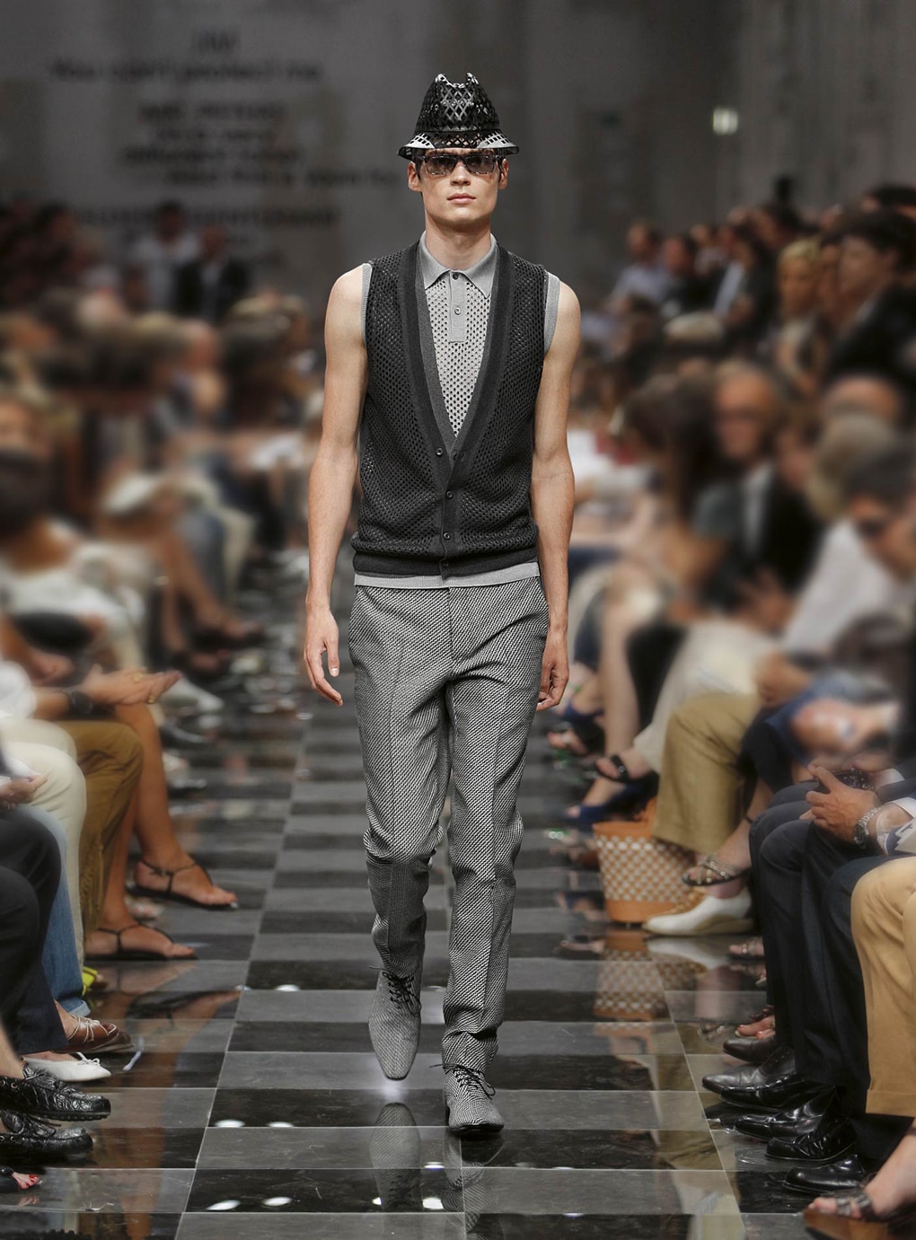 Look 16